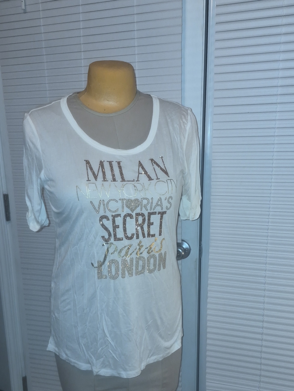 Victoria's Secret Cream Short Sleeve City Graphic Tee
